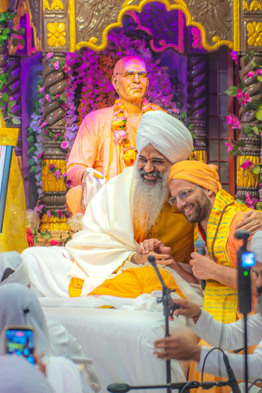 Mahārāja serving prasādam
