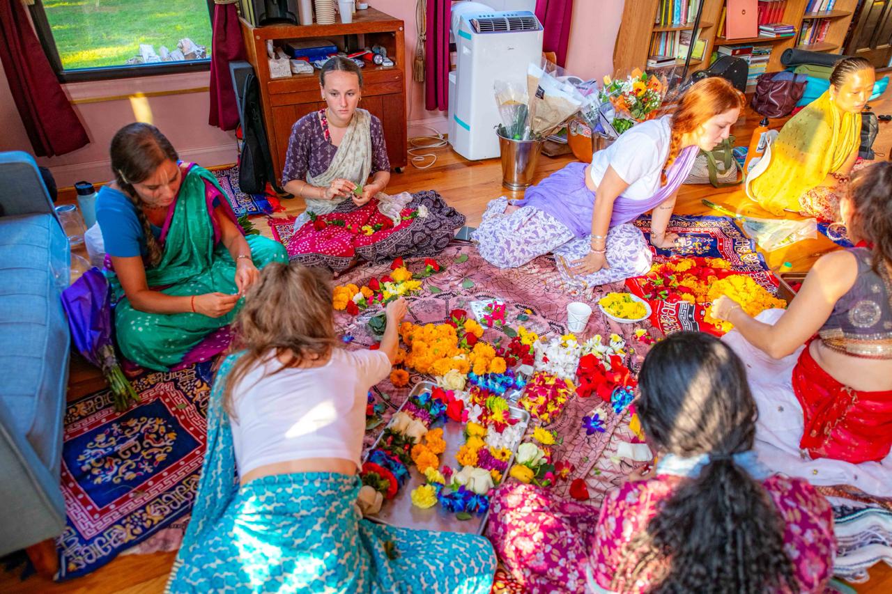Devotees serving behind the scenes